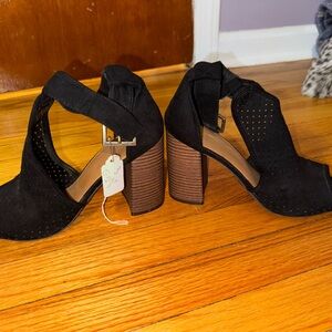 Universal Thread Black Heeled Boots